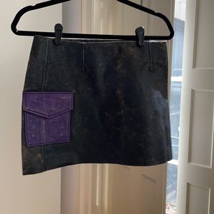 Acne mini skirt in black and purple leather, never worn, size 38